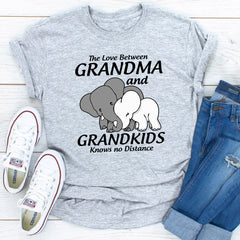 The Love Between Grandma And Grandkids Knows No Distance T-Shirt-20